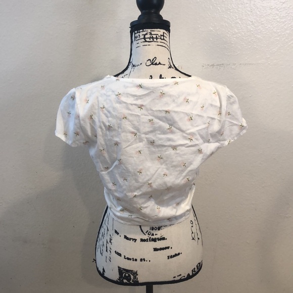 Brandy Melville tie front top - Picture 3 of 11